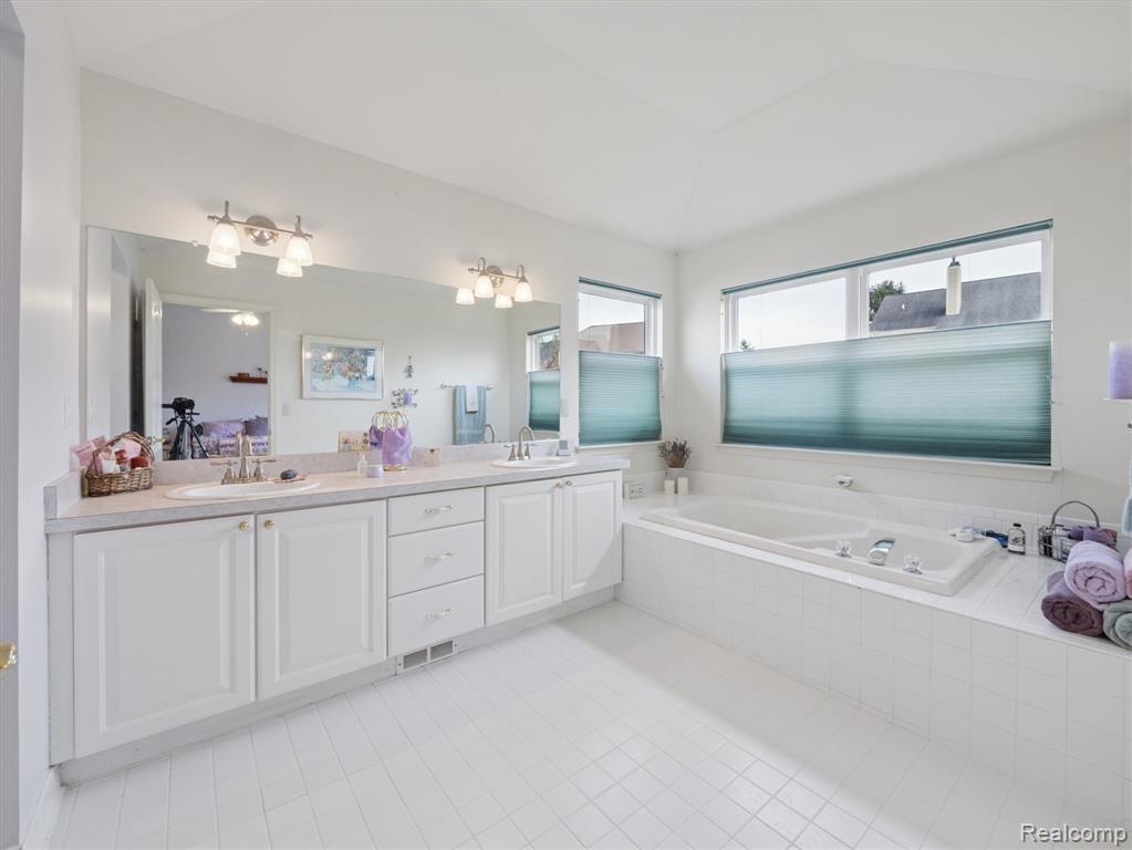 3480 Wooddale Court, Ann Arbor, MI 48104 — Photo 27