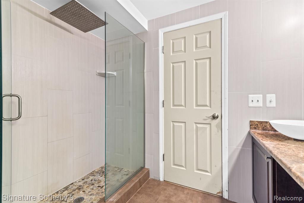 6710 WESTPOINTE Drive, Troy, MI 48085 — Photo 25
