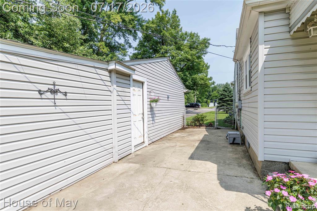 45247 Bemis Road, Belleville, MI 48111 — Photo 16