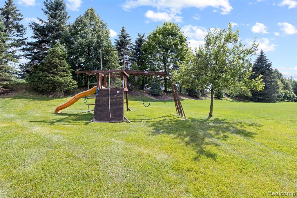 8950 WOODLORE SOUTH Drive, Plymouth, MI 48170 — Photo 56