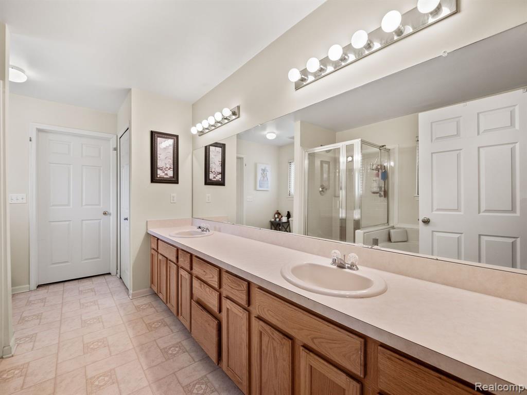 13713 Milton Drive, Belleville, MI 48111 — Photo 33