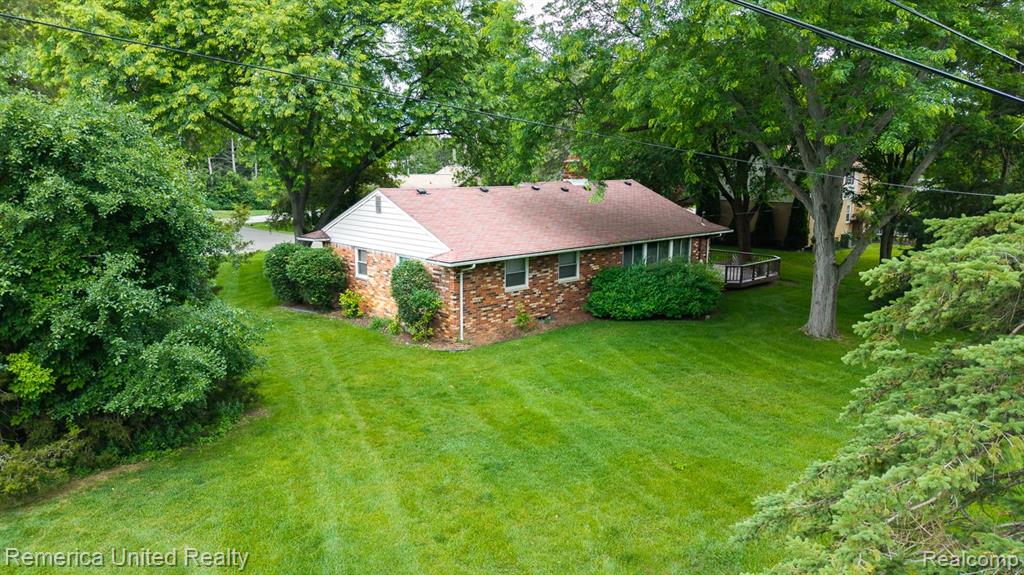 2223 Strader Drive, West Bloomfield, MI 48324 — Photo 3
