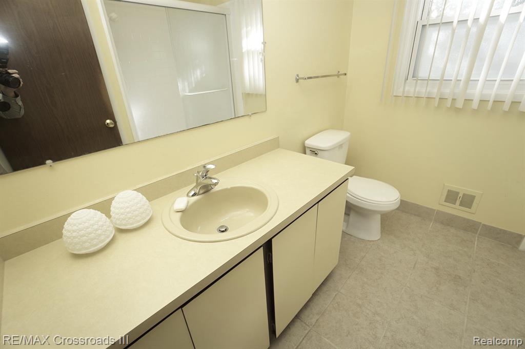 13378 N LAKE POINT Boulevard N, 2-4, Van Buren, MI 48111 — Photo 15