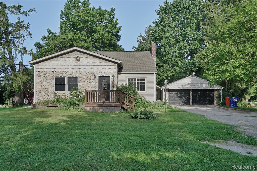 2476 Vandekarr Road, Owosso, MI 48867 — Photo 2