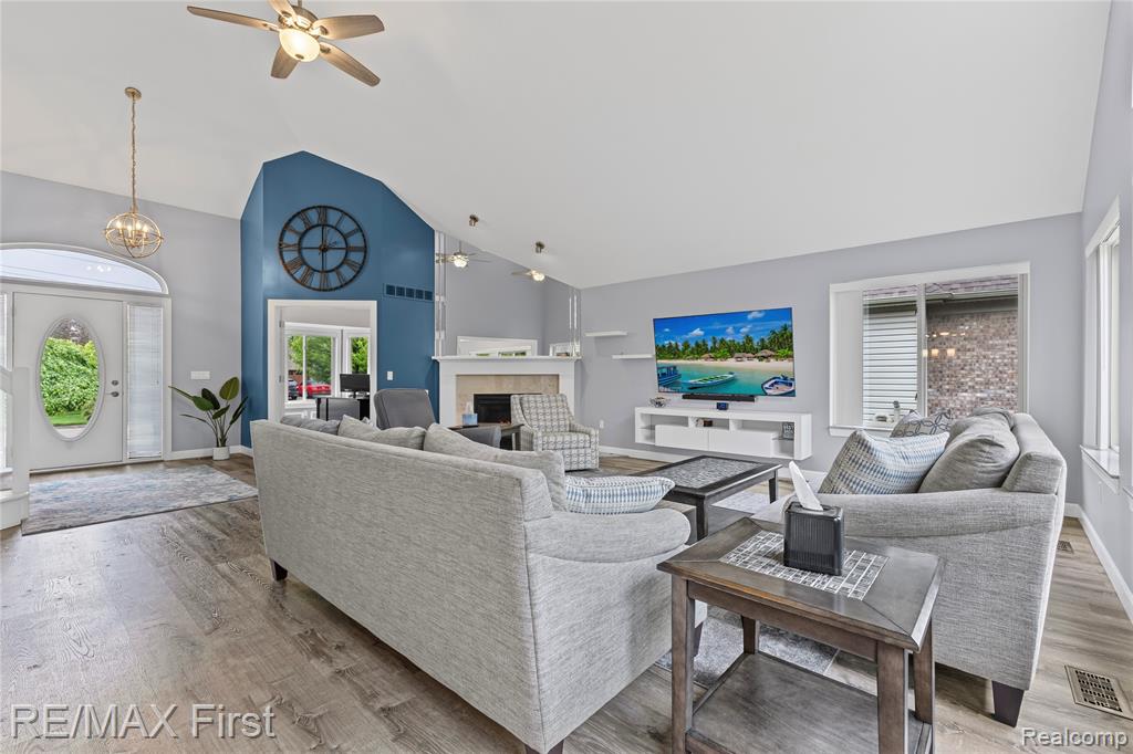 43316 Brooks Drive, Clinton Twp, MI 48038 — Photo 3