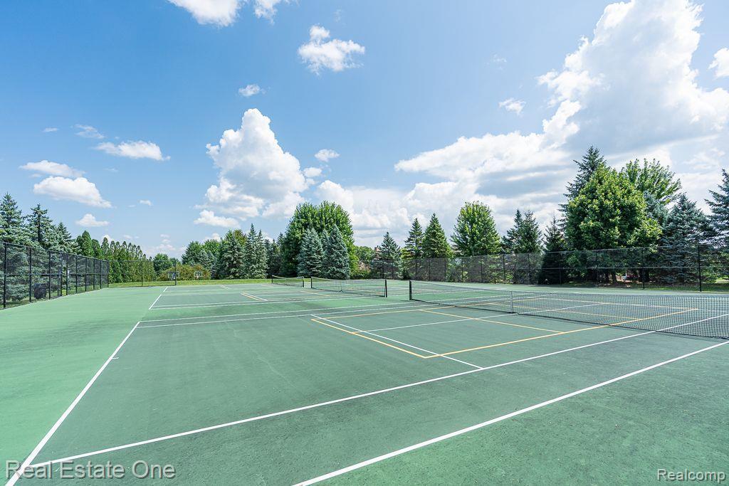961 HOLLOW CORNERS, Rochester, MI 48307 — Photo 8