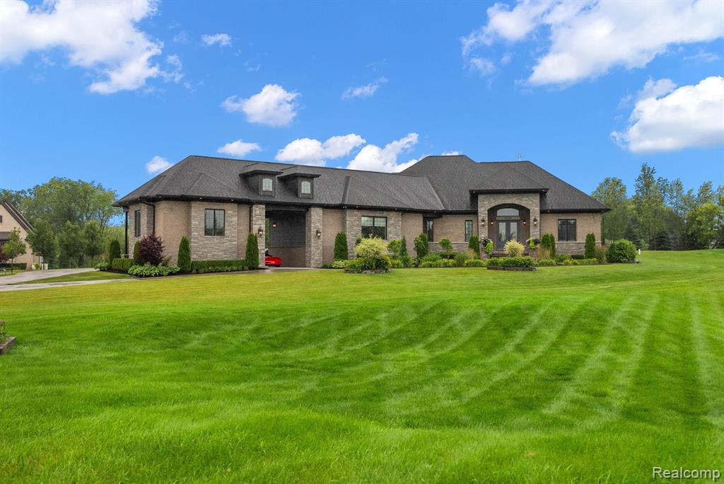 69356 LAKE POINT Court, Bruce, MI 48065 — Photo 2