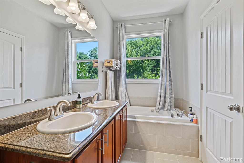 48073 Flatbush Circle, Macomb, MI 48042 — Photo 23
