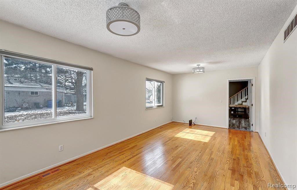 5642 Weddell Street, Dearborn Heights, MI 48125 — Photo 3