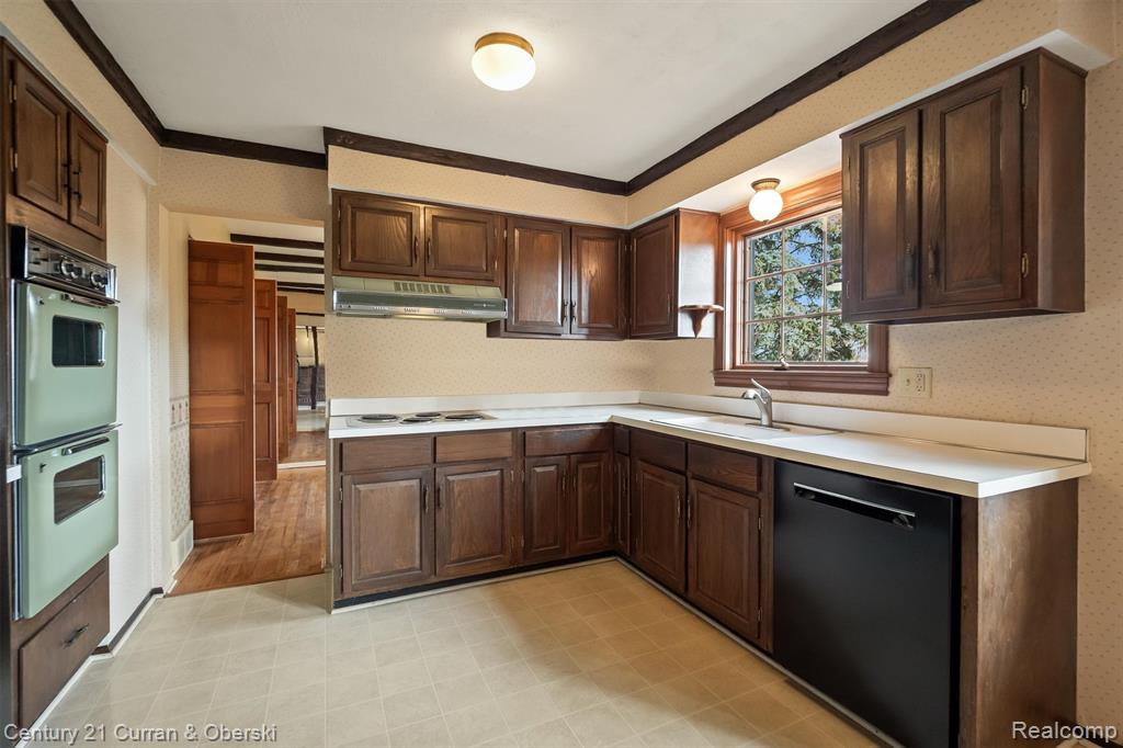 19419 Coachwood Road, Riverview, MI 48193 — Photo 18