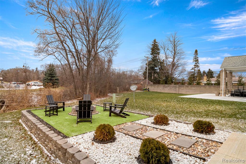 8615 Greendale Drive, Sterling Heights, MI 48312 — Photo 46