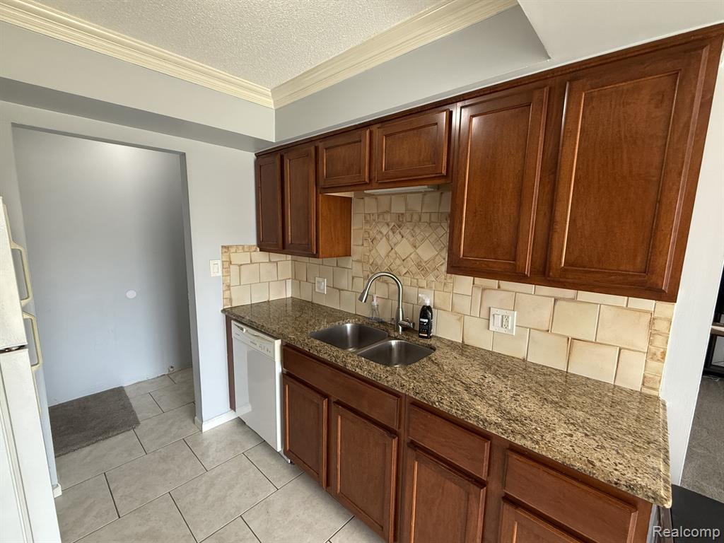 8162 24 Mile Rd, Shelby Twp, MI 48316 — Photo 3