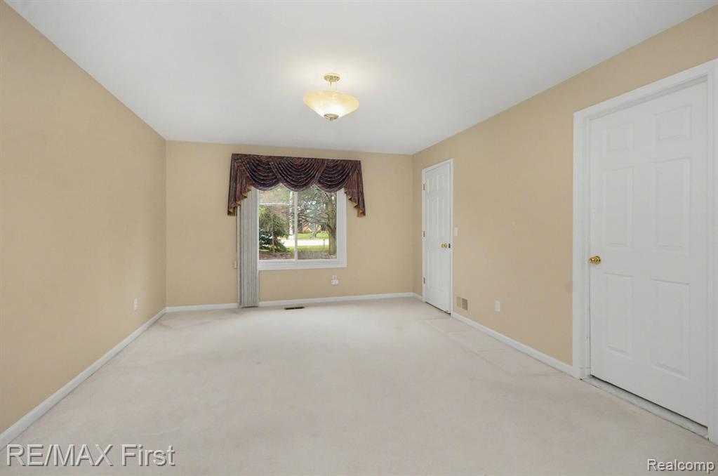 47985 Fox Chase Court, Shelby Twp, MI 48315 — Photo 12