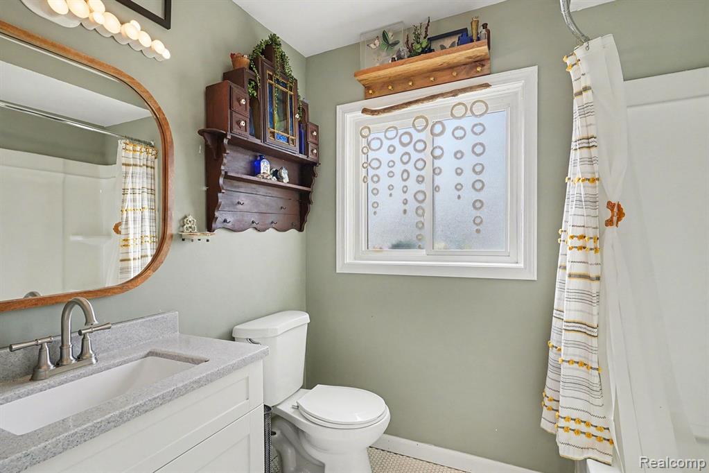 717 Oak Park Drive, Fenton, MI 48430 — Photo 10