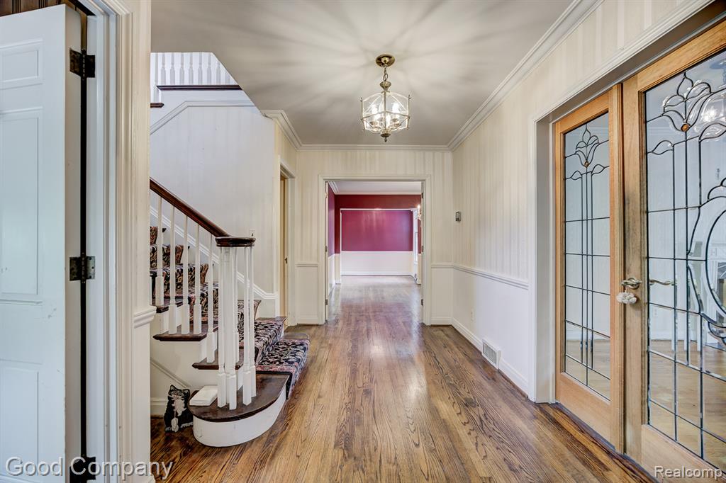 20 OXFORD Boulevard, Pleasant Ridge, MI — Photo 2