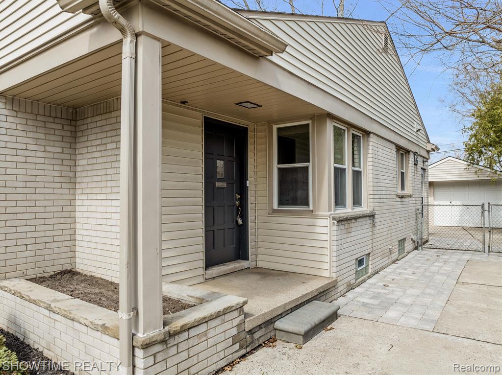 4256 BUCKINGHAM Road, Royal Oak, MI 48073 — Photo 5
