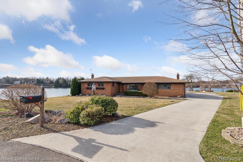 47853 N SHORE Drive, Van Buren, MI 48111 — Photo 2
