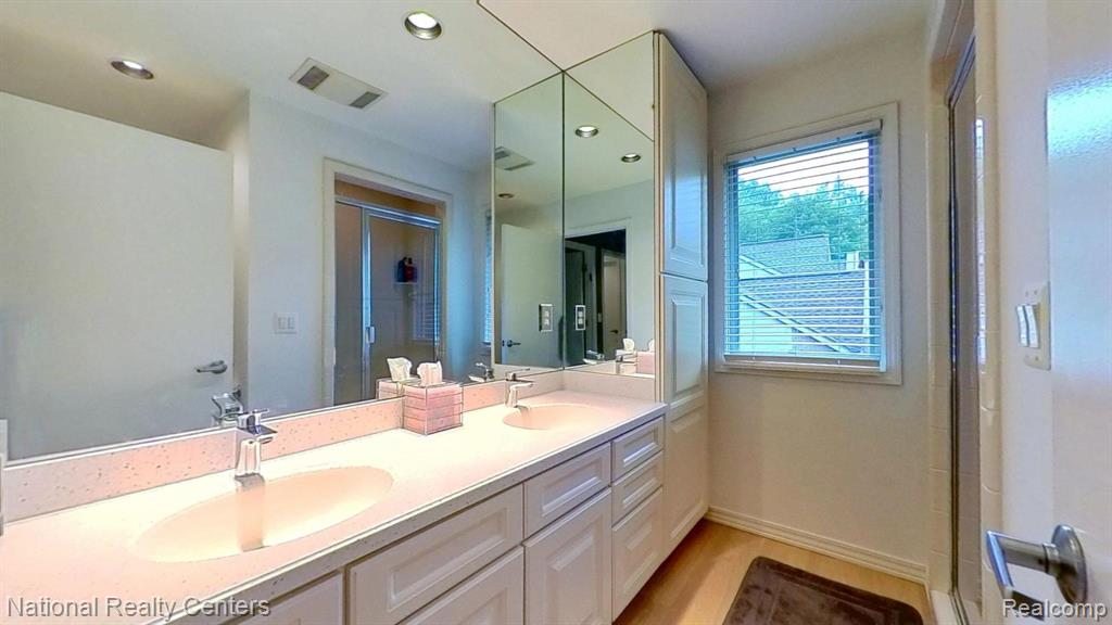 6783 Burtonwood Drive, West Bloomfield, MI — Photo 36