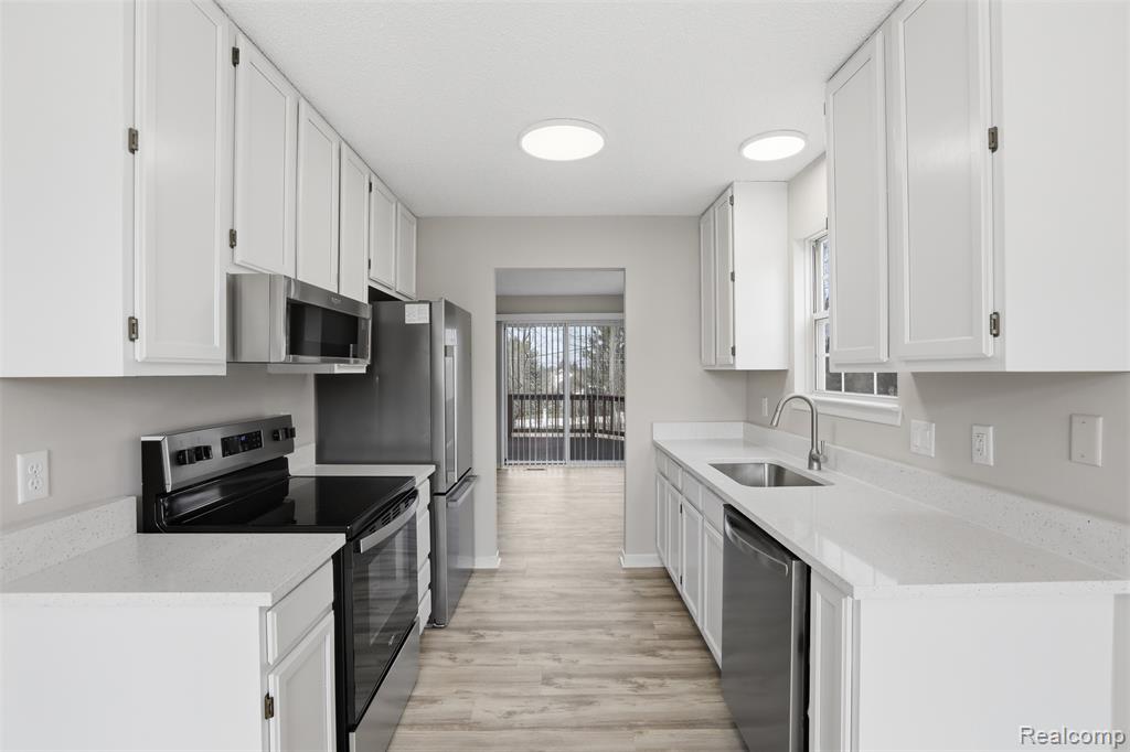 31192 Columbia Drive, Novi, MI, 48377