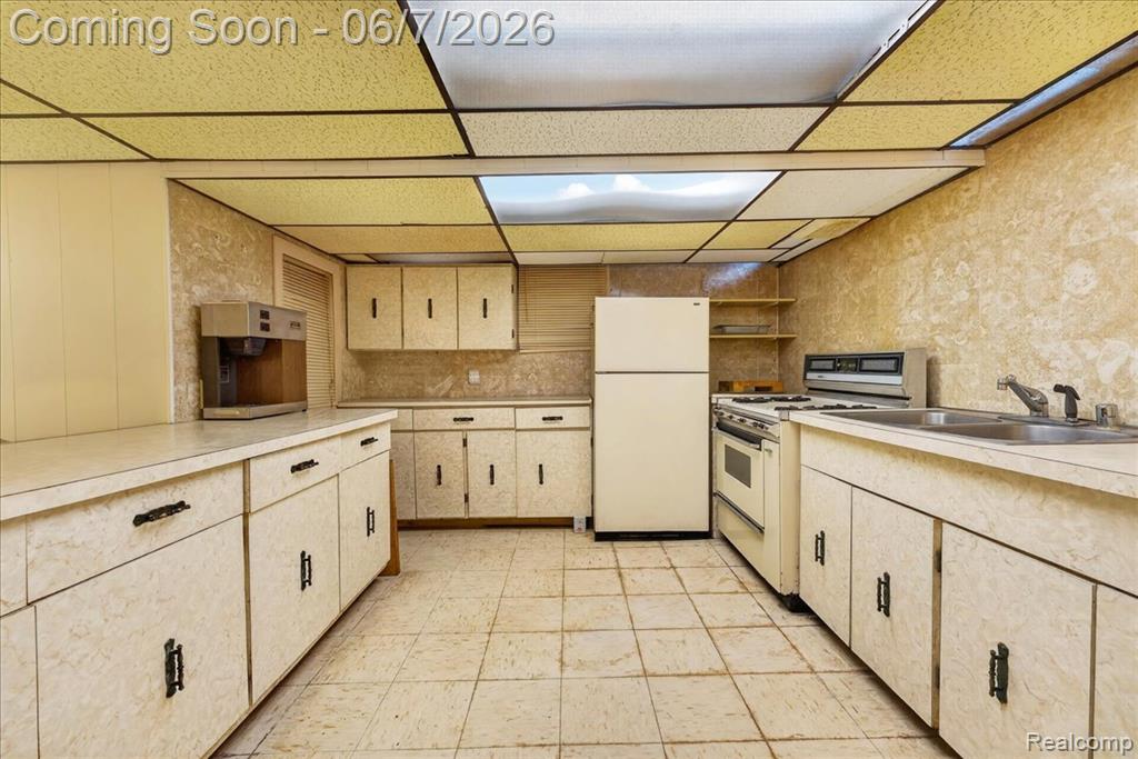 20257 Coachwood Road W, Riverview, MI 48193 — Photo 31