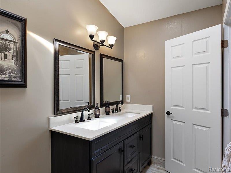 4884 Georgetown Drive, Rochester, MI 48306 — Photo 44