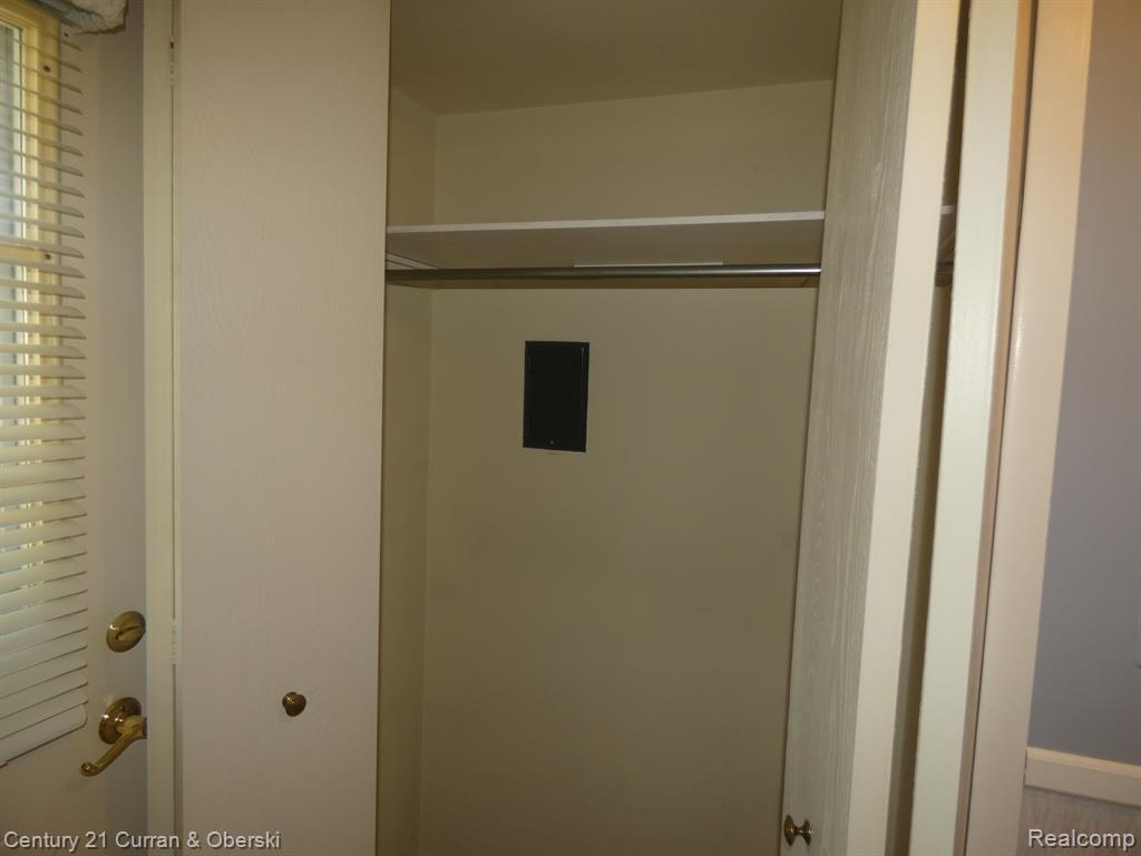 42563 PLYMOUTH HOLLOW Drive, Plymouth, MI 48170 — Photo 28