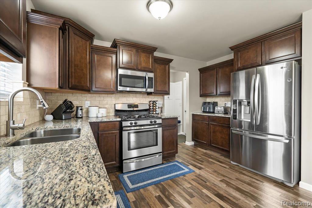 6059 BLUEFIELD Drive, Linden, MI 48451 — Photo 2