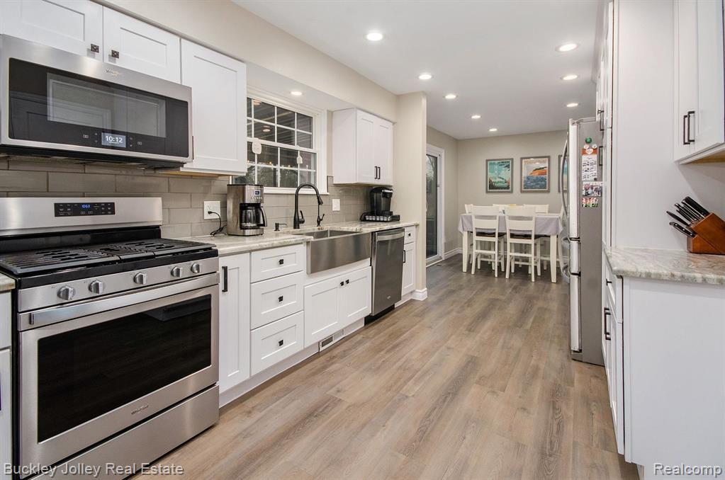 5178 FOREST VIEW Court, Brighton, MI 48116 — Photo 2