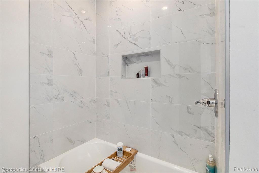 3515 FISCHER Street, Detroit, MI 48214 — Photo 16