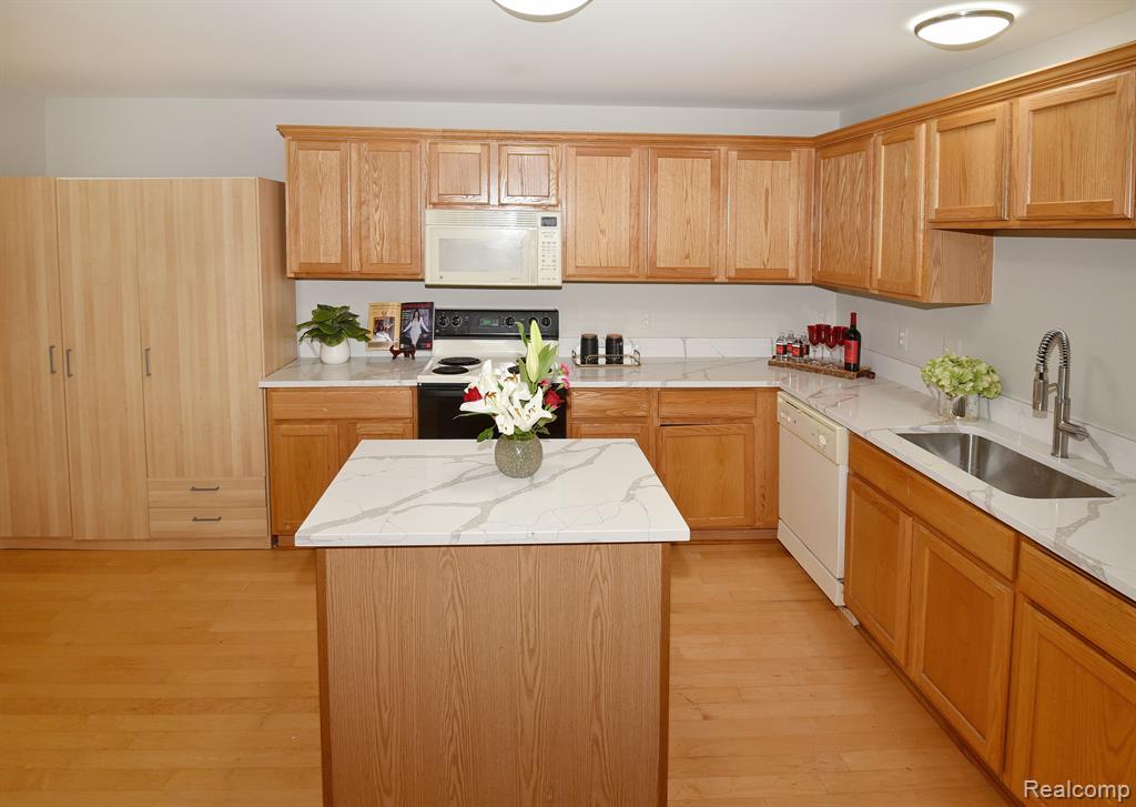 39516 ROCKCREST Lane, Northville, MI 48168 — Photo 12