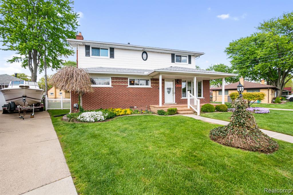 21223 Briar Court, Saint Clair Shores, MI 48081
