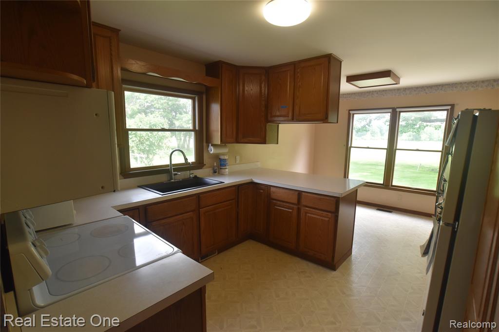 246 Nicklas Court, Oxford, MI 48371 — Photo 21