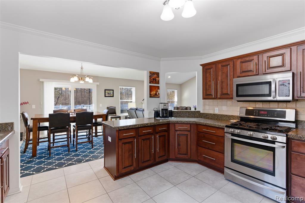 9140 Lakewood Drive, Whitmore Lake, MI 48189 — Photo 13