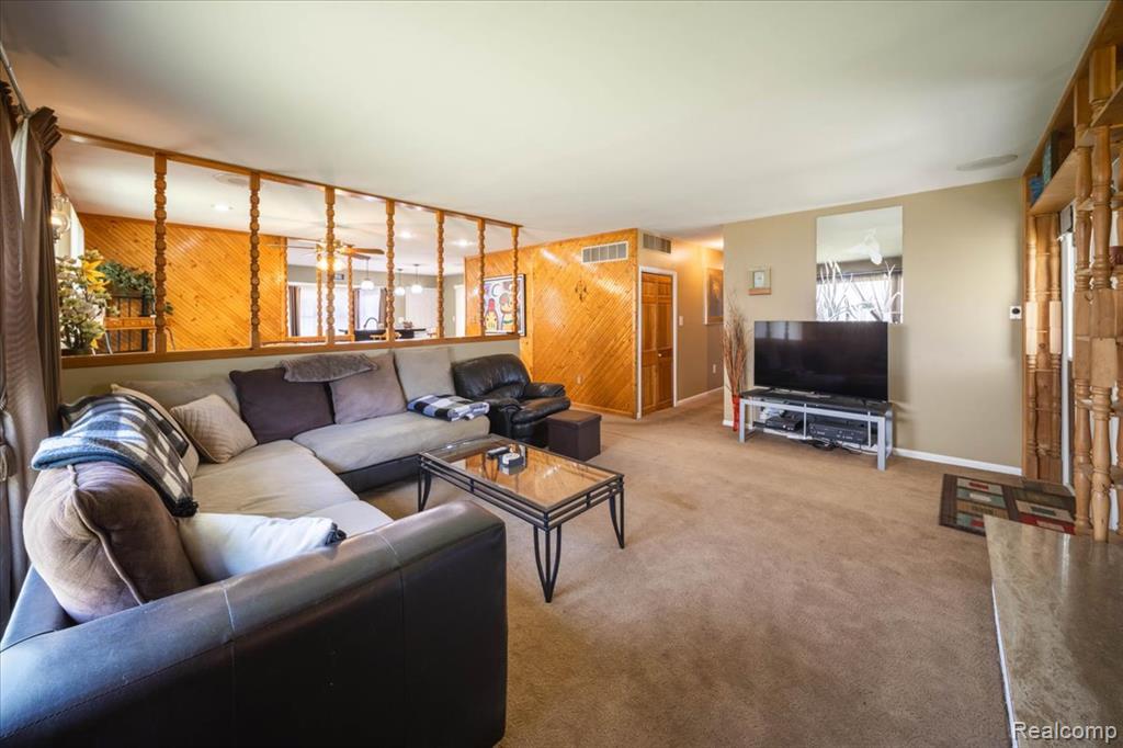 795 Hogarth Avenue, Waterford, MI 48328 — Photo 4