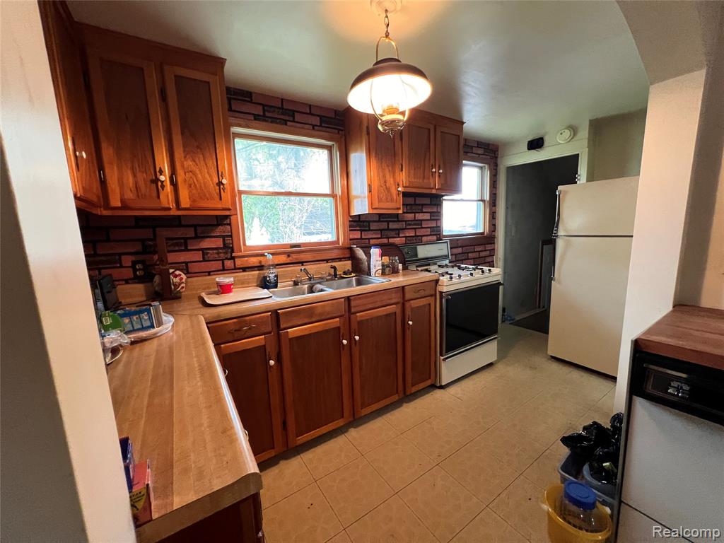 22095 Elmwood Avenue, Eastpointe, MI 48021 — Photo 10
