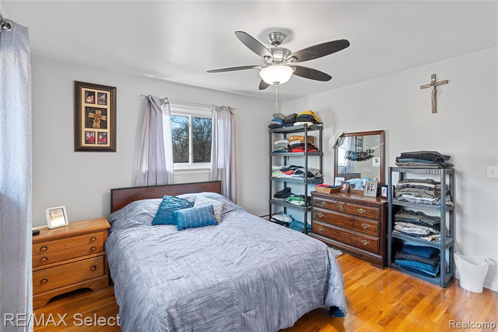 5401 S Sycamore Drive, Burton, MI 48509 — Photo 35
