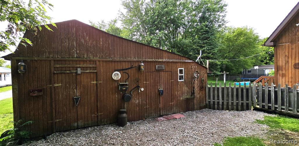 303 N SHIAWASSEE Street, Bancroft, MI 48414 — Photo 3
