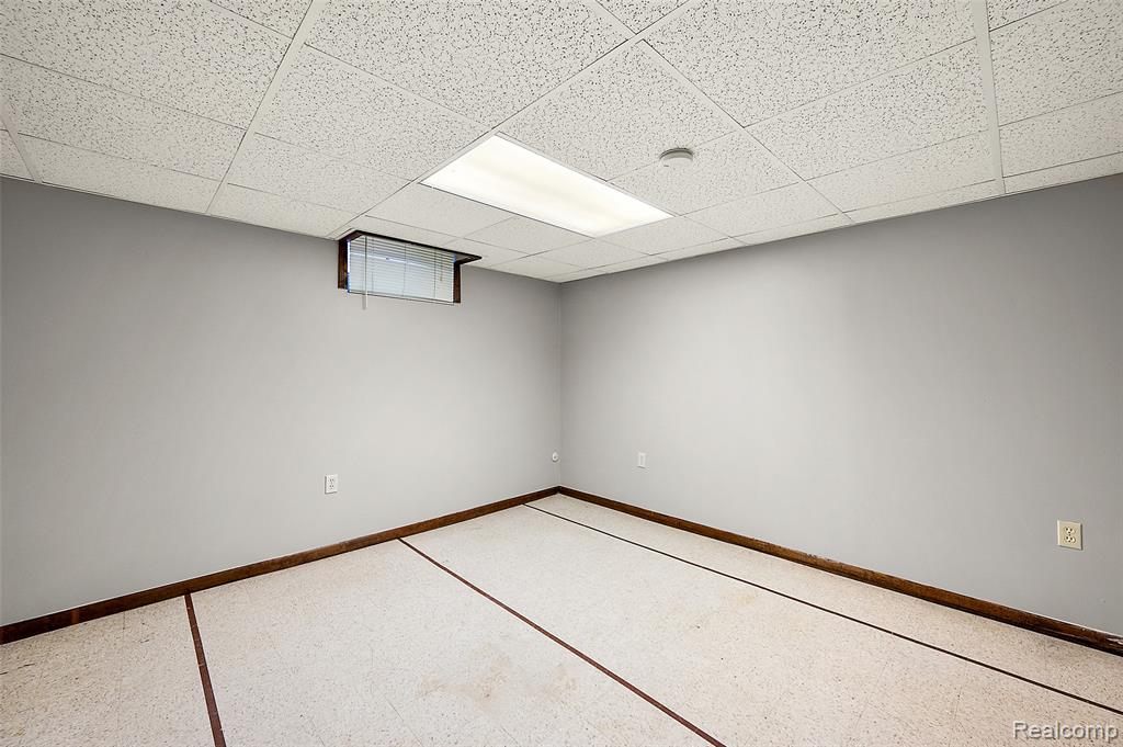 15 Pleasant Lake Drive, Waterford, MI 48327 — Photo 42
