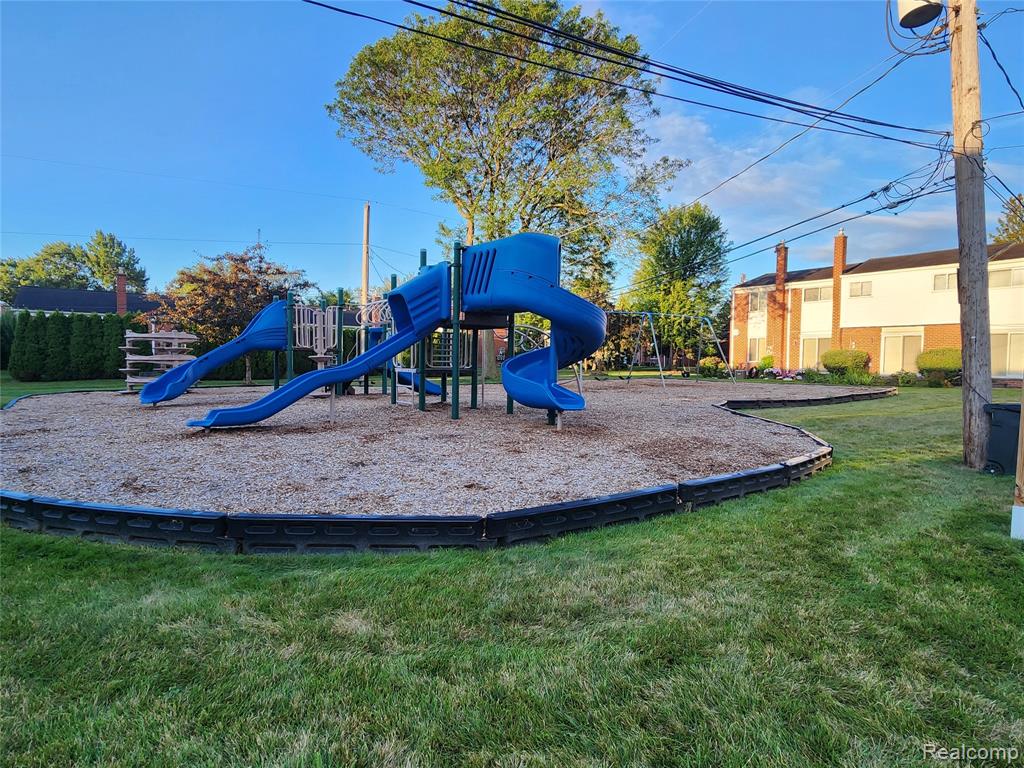 8665 Sterling, Center Line, MI 48015 — Photo 29