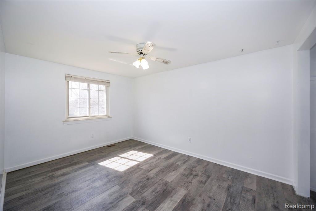 9722 BLAUVELT Drive, Grosse Ile, MI 48138 — Photo 32