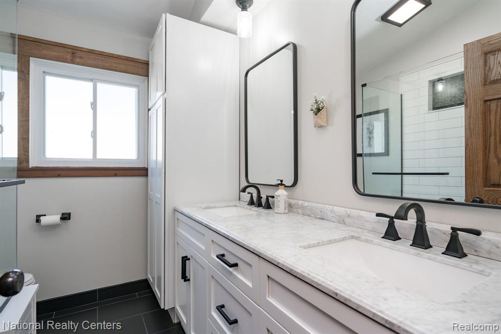 1760 Westwood Drive, Madison Heights, MI 48071 — Photo 12