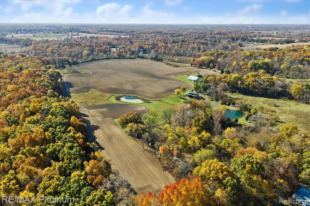 1215 S Bull Run Road, Fowlerville, MI 48836 — Photo 2