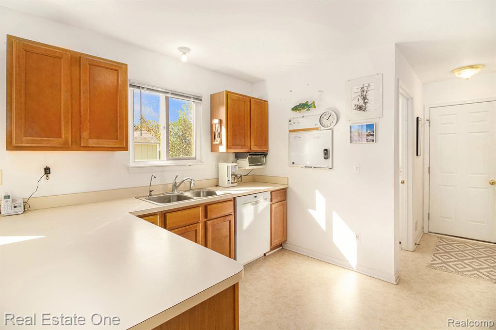 5183 Eagle Lake Drive, Waterford, MI 48329 — Photo 5
