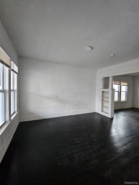 9421 RAVENSWOOD Street, Detroit, MI 48204 — Photo 6