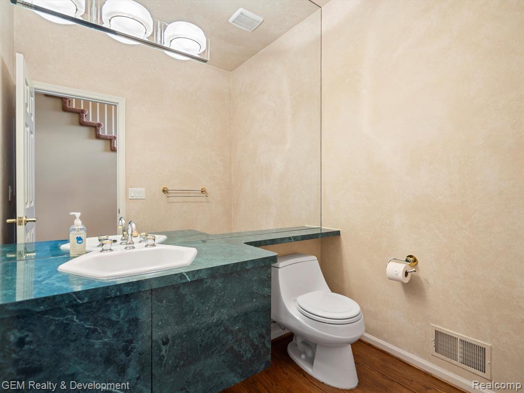 7487 KENNINGTON Boulevard, West Bloomfield, MI — Photo 18
