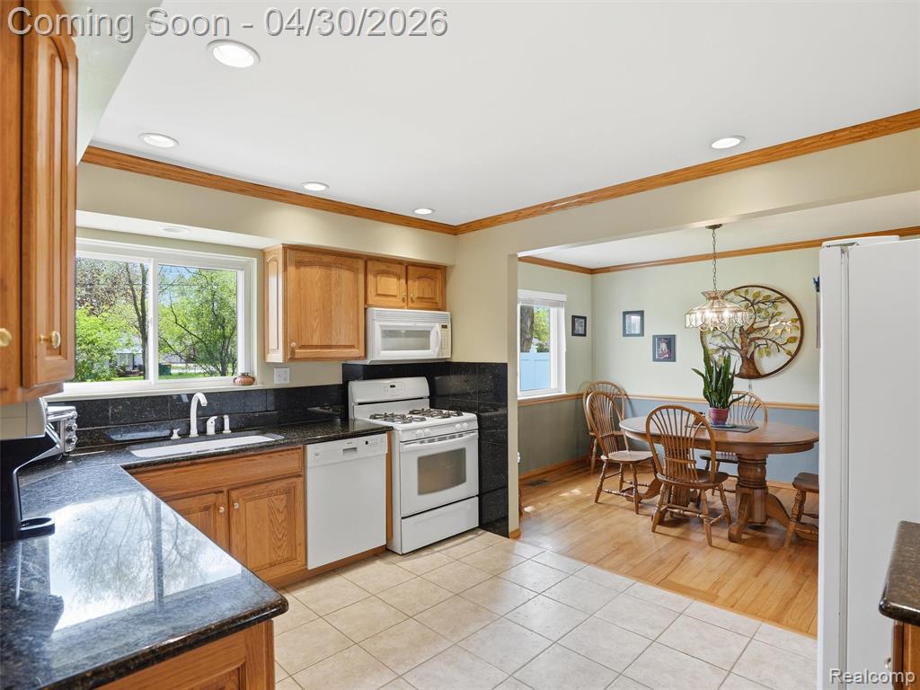 21222 Larkspur Street, Farmington, MI 48336 — Photo 10