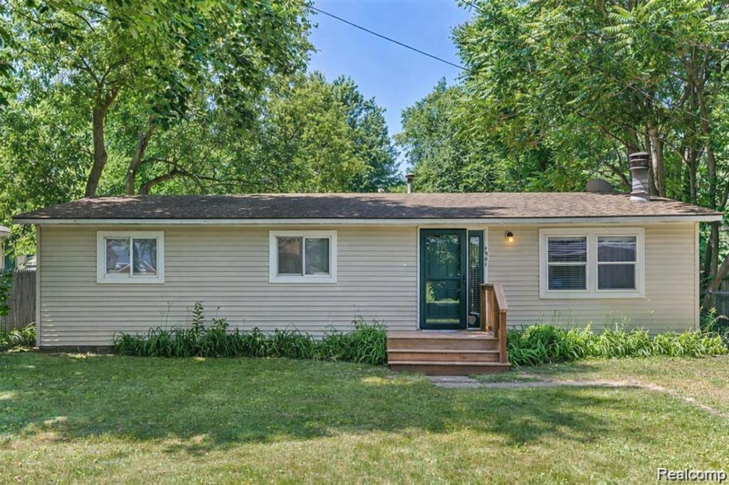 4901 Lake Grove Drive, White Lake, MI 48383 — front exterior