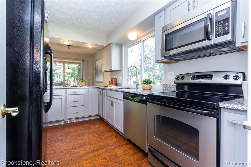 4335 Cypress Drive, Troy, MI 48085 — Photo 12