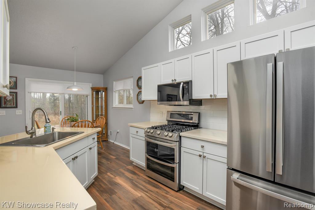 6481 PEMBROOK Drive, Westland, MI — Photo 11