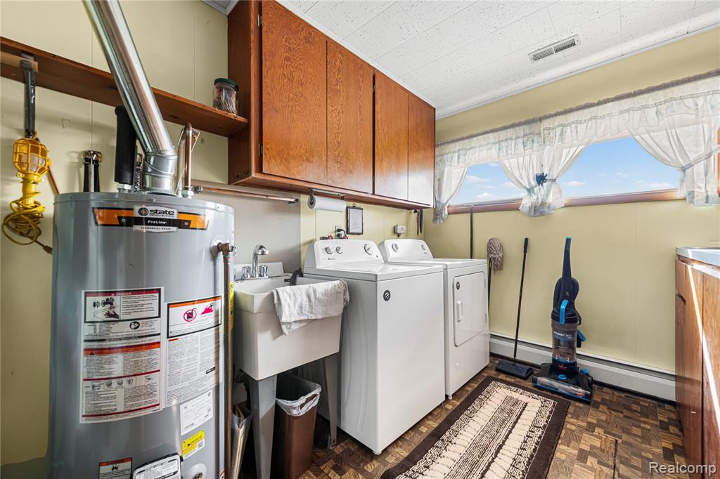 18676 Vreeland Road, Woodhaven, MI 48183 — Photo 18